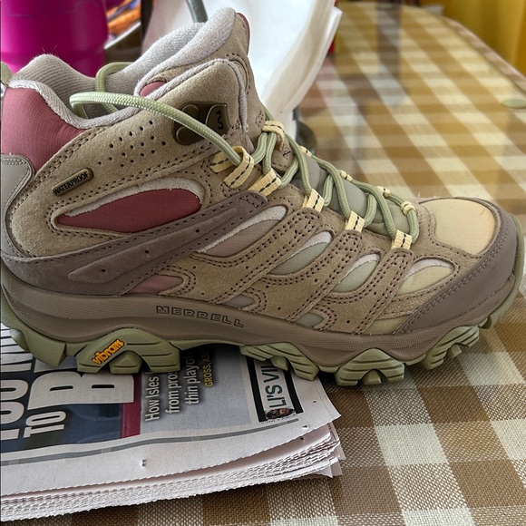 Merrell Beige and Green Hiking Boots - Picture 4 of 8